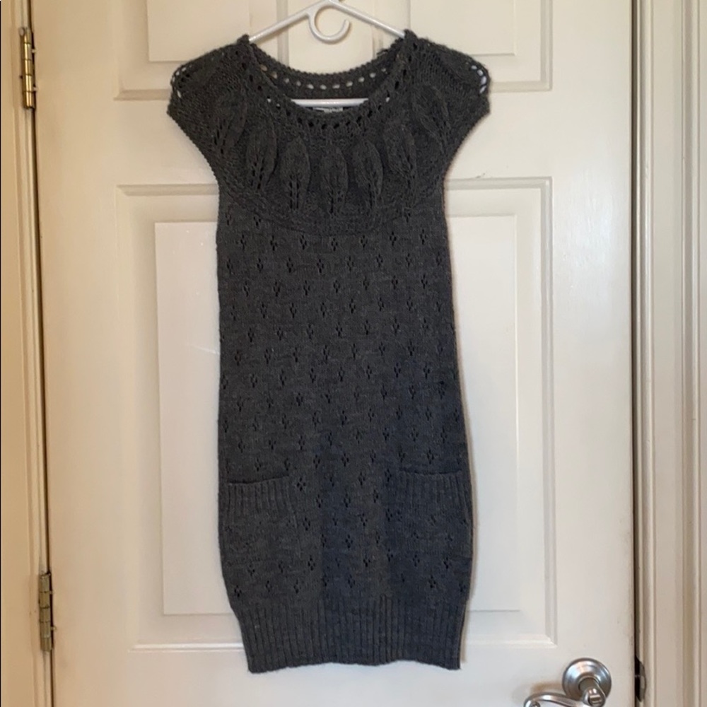 Grey short sleeve sweater tunic